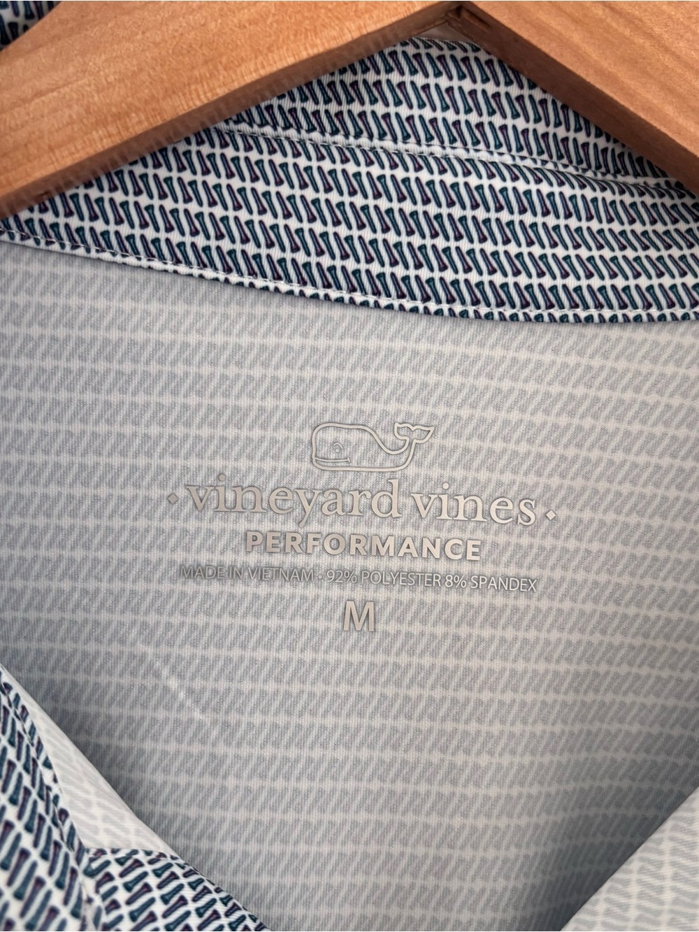 Vineyard Vines Men’s Navy and White Micro-Pattern Performance Polo - Picture 3 of 6